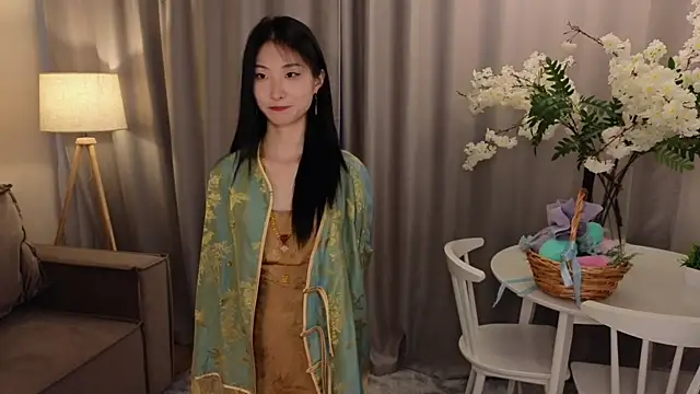 KimJons  online show from April 6, 1:45 pm