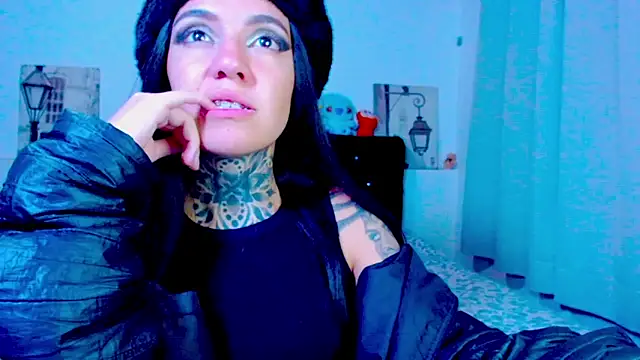 LannieGonzales online show from June 5, 6:52 am