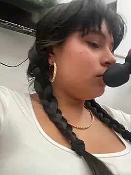 SamanthaColen  online show from May 15, 8:33 pm