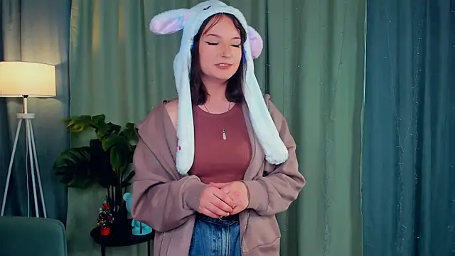 SunniPhoenix online show from April 1, 5:41 am