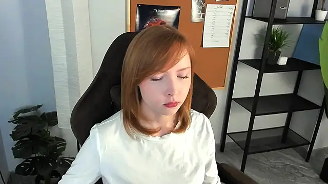 CherryCrushLove online show from May 2, 5:44 am