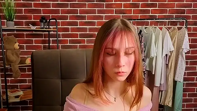 JudyyCarroll online show from April 9, 2:00 pm