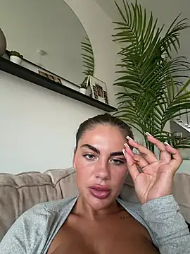 Jessiebx online show from June 7, 7:10 pm