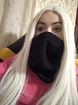 LaDaini online show from March 31, 5:57 pm