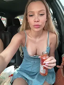 Girl-Mia online show from April 26, 4:54 am