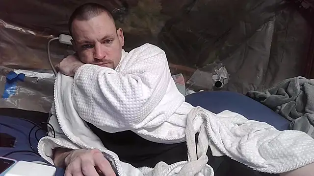 JRNBLU44 online show from April 25, 3:42 pm