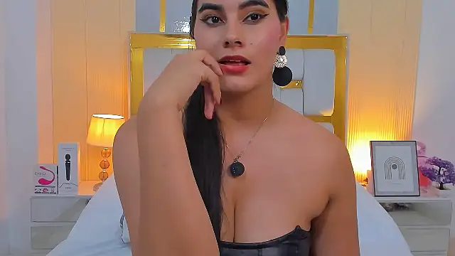 Alara Keyy online show from May 17, 9:25 pm