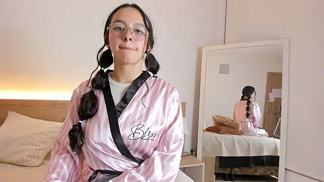 DaphneValucci online show from June 7, 8:32 am