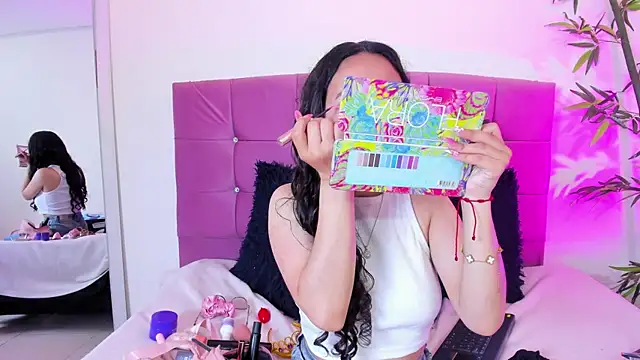 DaphneValucci online show from April 30, 8:25 pm