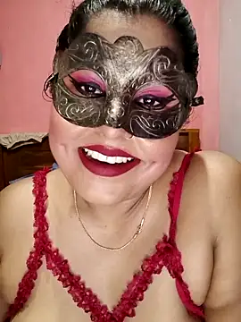 Maskedcurves online show from May 15, 8:06 am