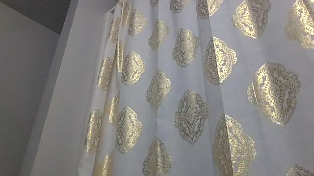 madzbailey online show from May 15, 7:38 pm