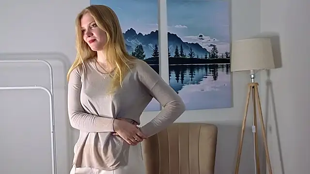 DelisaFroyd online show from April 4, 6:45 am