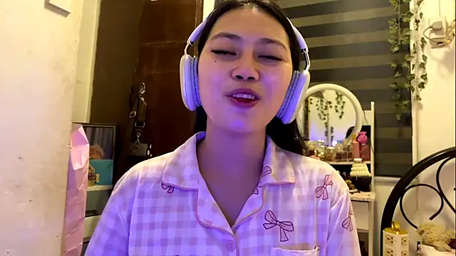 GlindaDejardin online show from May 14, 6:47 pm