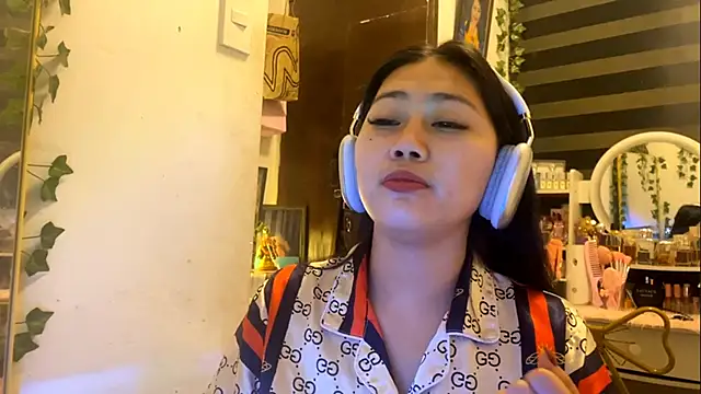 GlindaDejardin online show from May 17, 5:23 pm