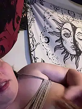 avery  1 online show from May 11, 8:16 am
