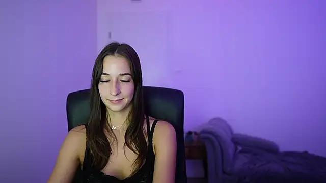 Crystalbrunette18 online show from June 28, 6:25 pm