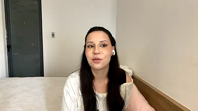 VinitaAskia online show from April 9, 4:59 am