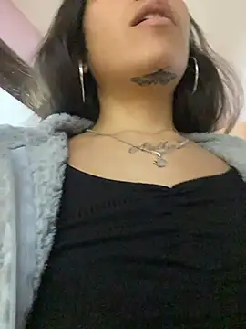 DulceLatinaxo online show from July 4, 7:10 pm