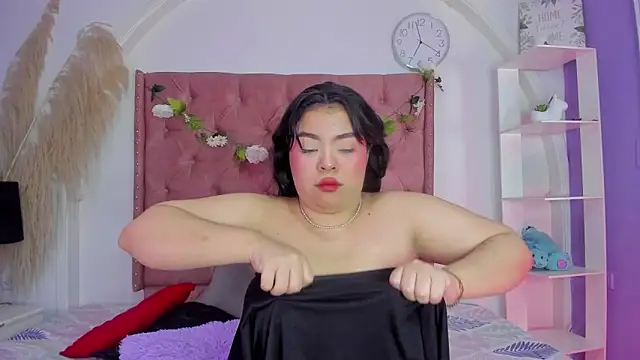 ROSELEI  online show from May 4, 1:15 pm