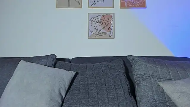 Elliee e online show from April 8, 1:57 pm