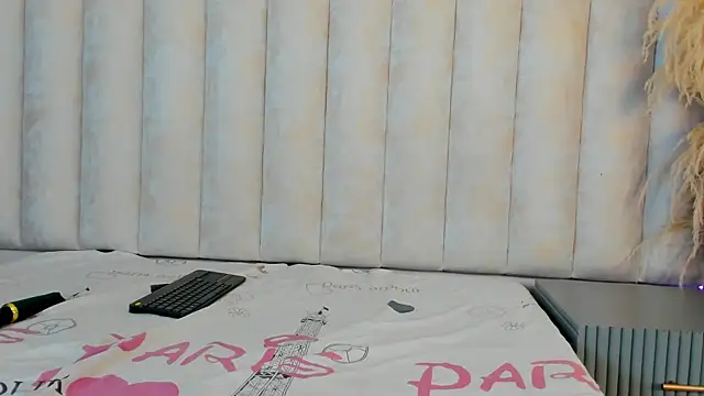 Anniee collins  online show from April 9, 12:32 pm