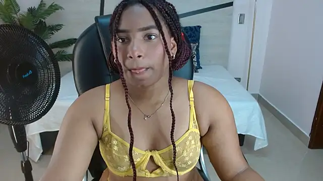 coral echeverri online show from May 15, 9:06 pm