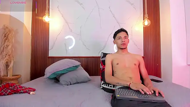 Eroticxcouple online show from May 21, 5:44 pm