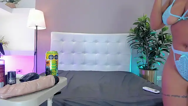 valenferrer  online show from May 19, 9:44 pm