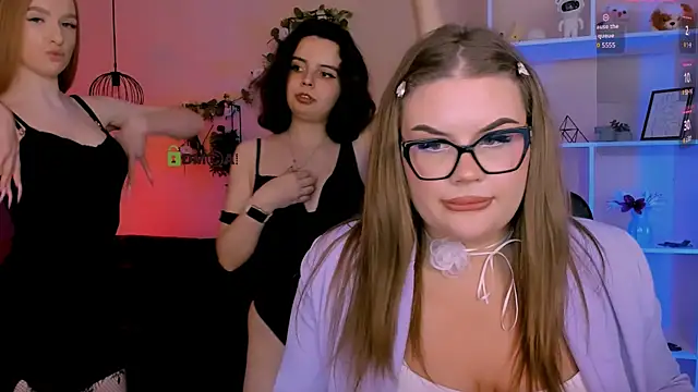 mia mooon  online show from May 24, 1:10 pm