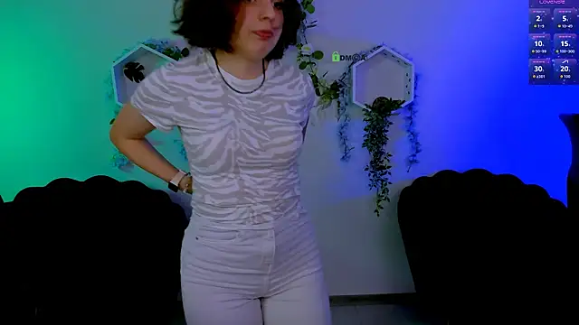 mia mooon  online show from June 16, 8:26 am