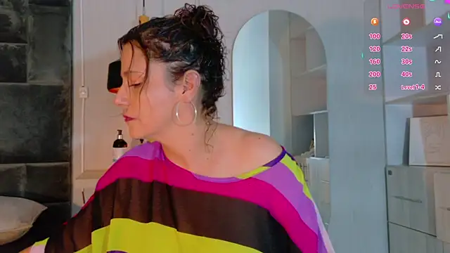 Adrianaa gold online show from May 28, 1:09 pm