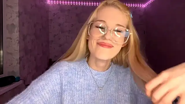 Ketris Drewerses online show from April 22, 1:30 pm