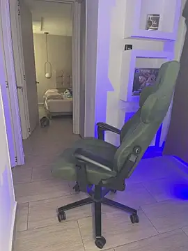 Thiago    online show from April 11, 5:05 pm