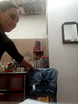 AlaiaLux online show from April 18, 9:37 pm