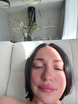 LucyHotty  online show from April 11, 6:41 am