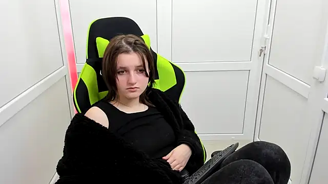 GoldenKiss online show from April 13, 7:20 am