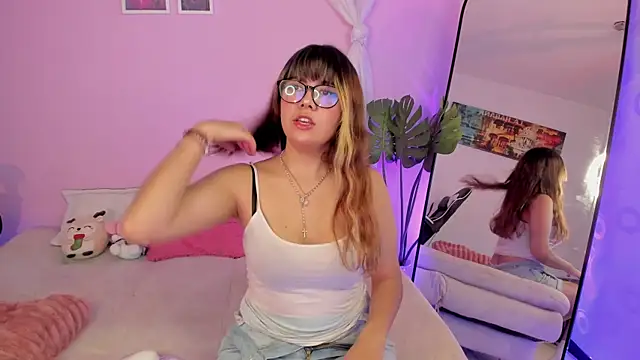 honey m00n online show from April 24, 7:05 pm