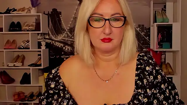 DianaFrances online show from May 30, 1:09 pm