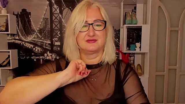 DianaFrances online show from June 7, 12:56 pm