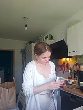 AliceLiddle  online show from April 23, 4:09 pm