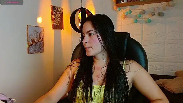 rosaleia  online show from June 16, 4:35 am