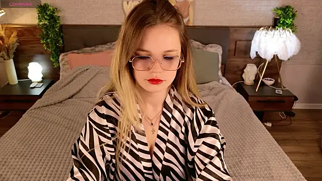 KimEvanss online show from May 2, 5:22 am