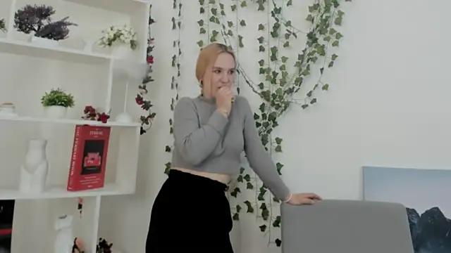 DannetteFire online show from April 13, 5:31 am