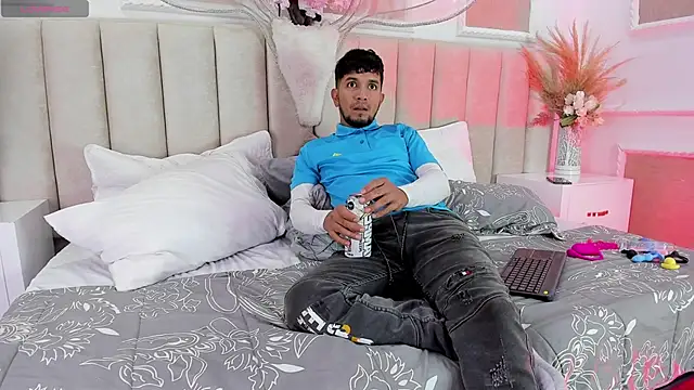 wild loverss online show from April 29, 6:46 pm