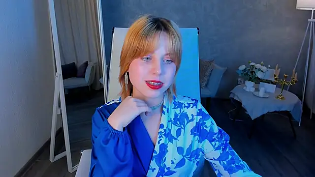 VivienneHebert online show from April 25, 1:41 pm