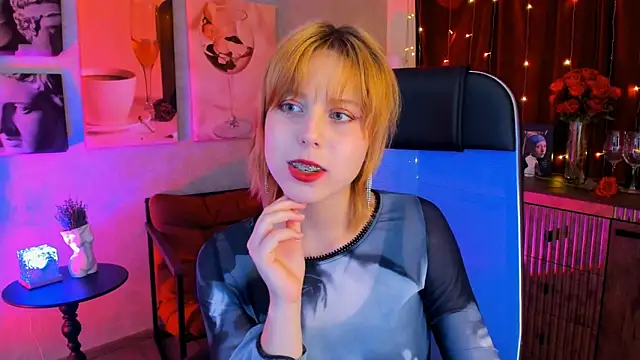 VivienneHebert online show from April 19, 9:53 am