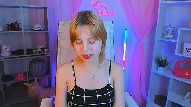 VivienneHebert online show from April 26, 1:42 pm