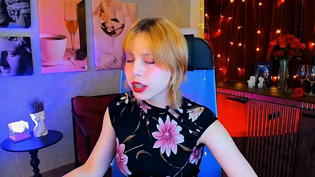 VivienneHebert online show from April 20, 12:41 pm