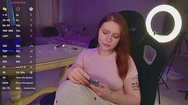 YouHoldMee online show from May 2, 5:49 pm