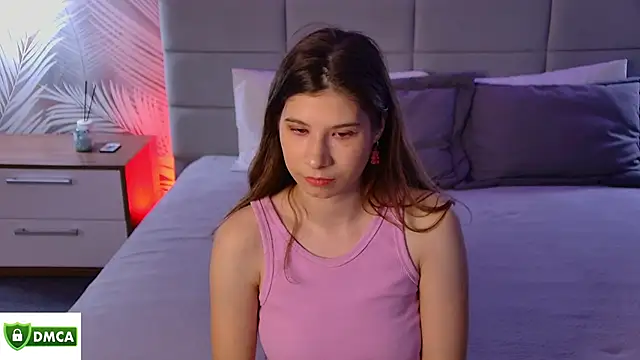 AuroraGlowe online show from April 15, 11:11 am